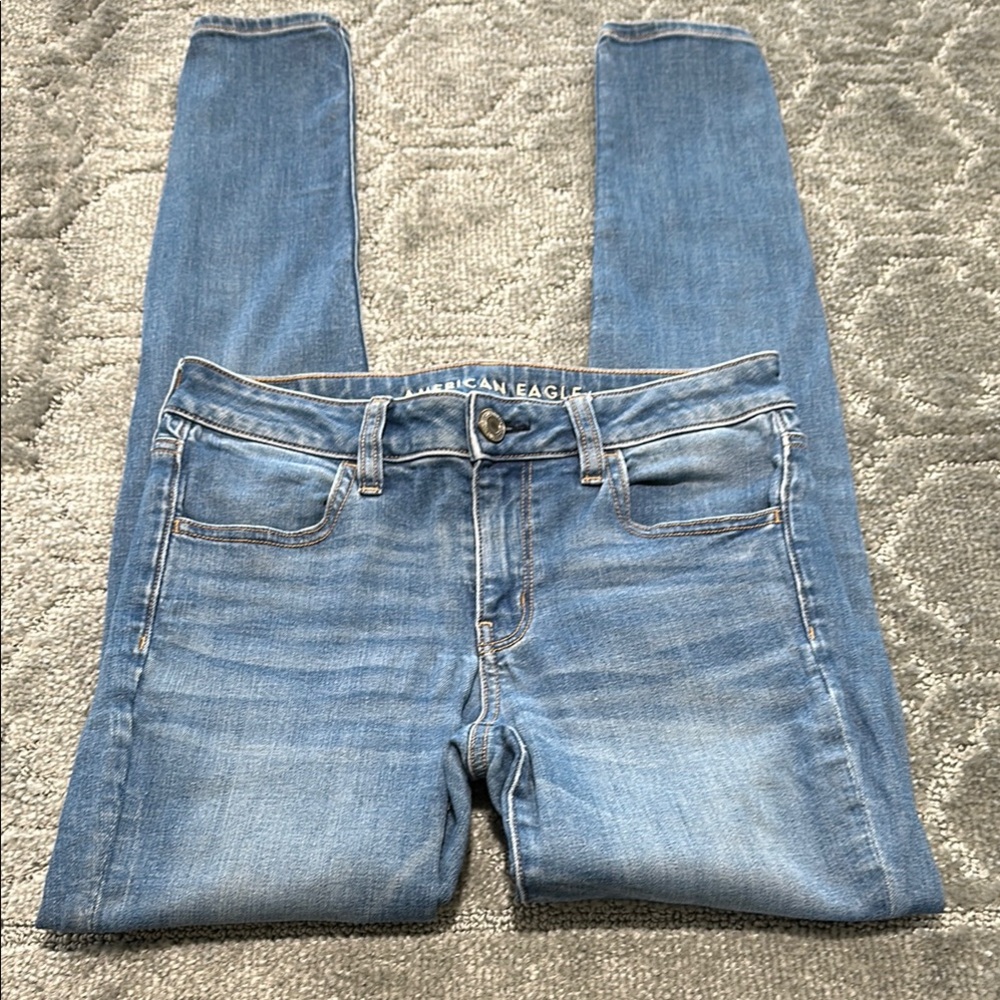 American Eagle Outfitters Blue Jeggings with Subtle Fading Size 6 Long